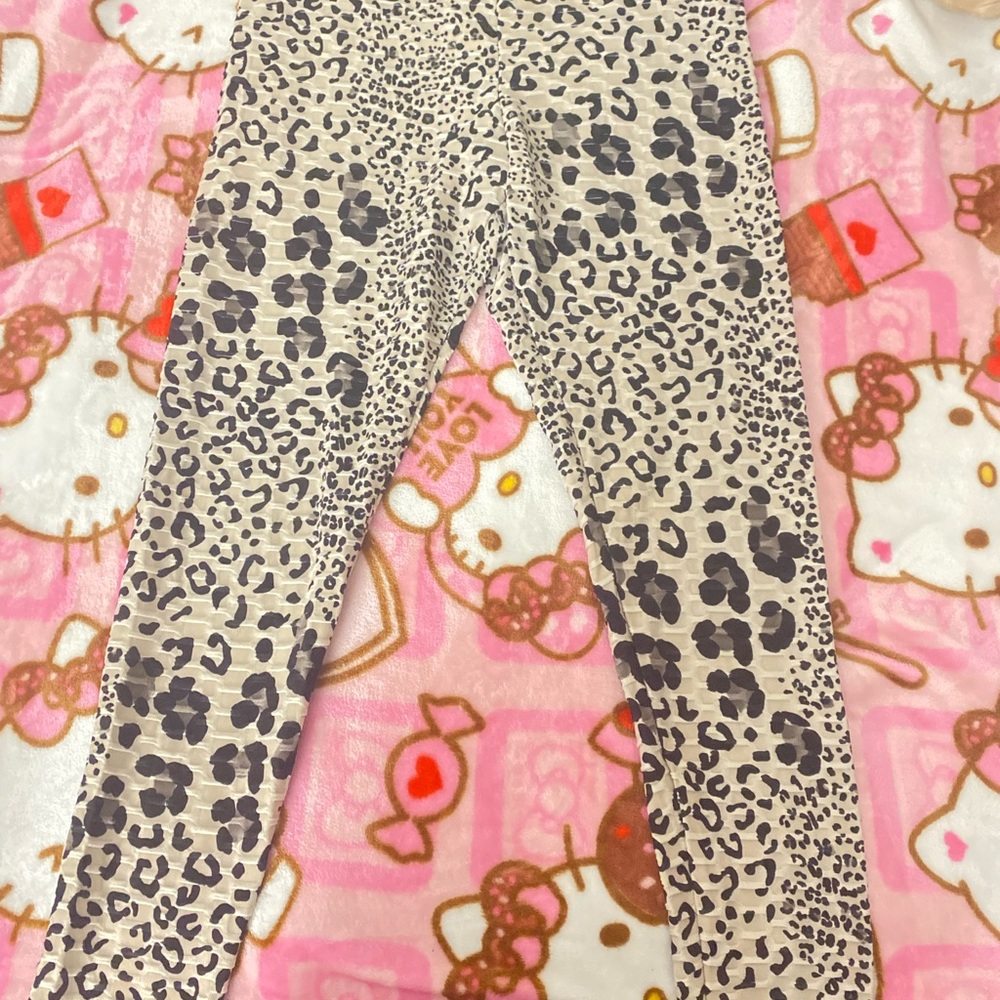 Leopard Print Leggings with scrunched butt